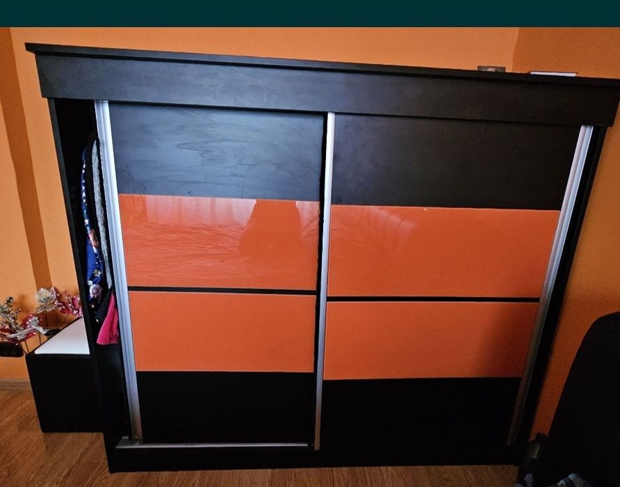 Dulap dormitor pal wenge cu sticla portocalie