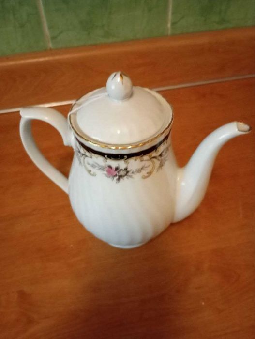 Два Нарядных Заварочных Чайника  на 1 литр и 1.25 литра. Новые.