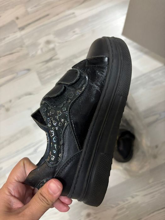 Продам детские кожаные ботинки