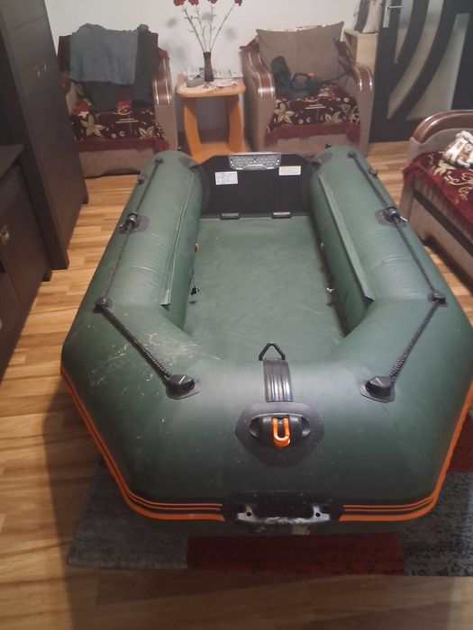 Vind barca pneumatica si motor suzuki