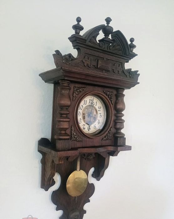 Старинные часы Густав Бэкер.