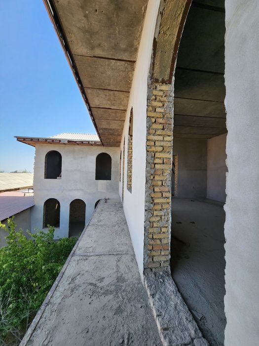 Hovli sotiladi juda yaxshi qurilgan