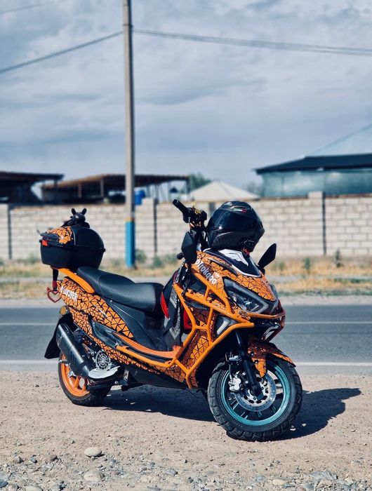 Скутер макси срочно сатылады!