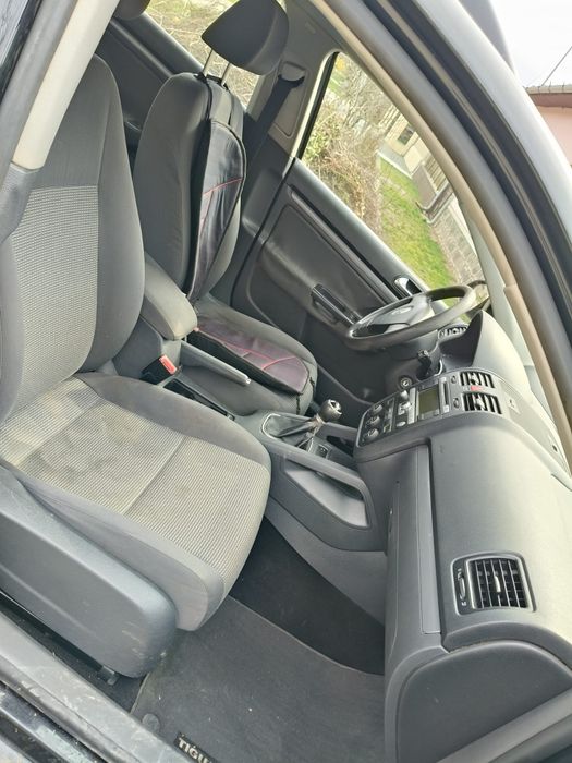 Vând Volkswagen golf 5