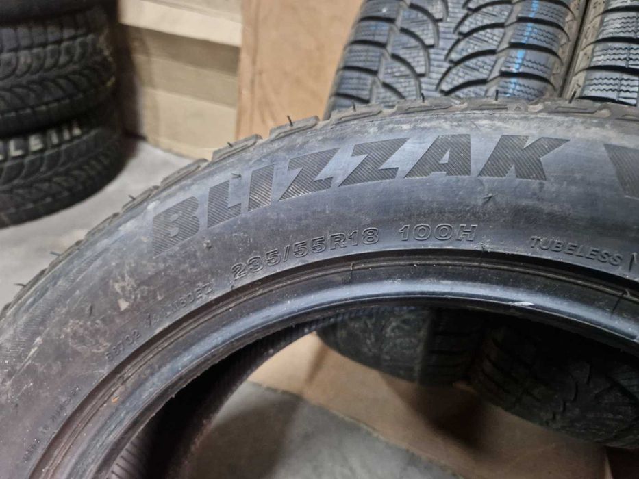 4 Bridgestone R18 235/55
зимни гуми
DOT3217