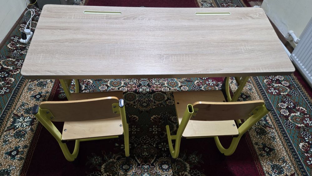 Продам парта с стульчики для детей
