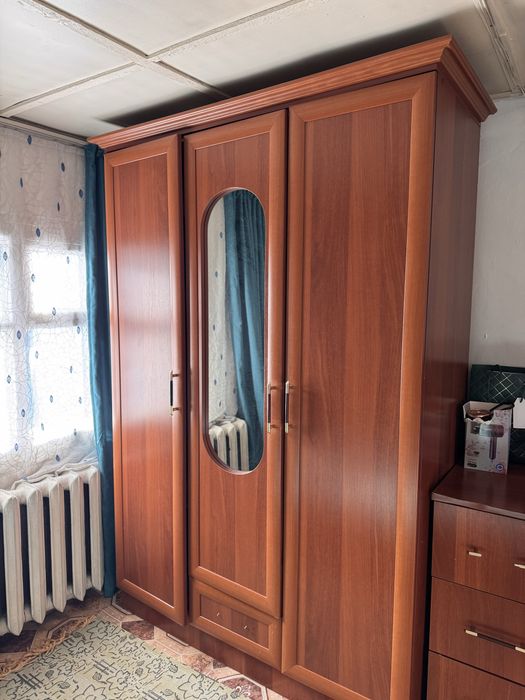 Продам спальный гарнитур и горку