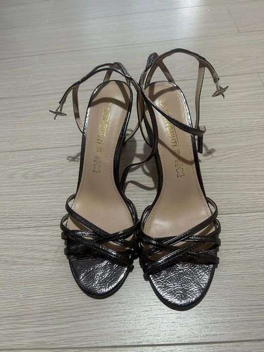 Sandale cu toc elegante