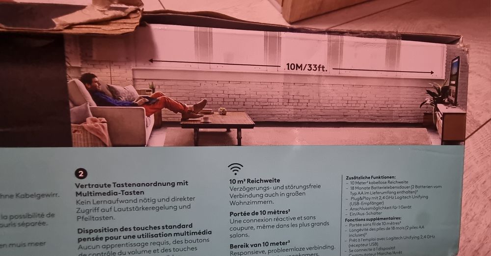 Клавиатура с вградена мишка Logitech Media K400