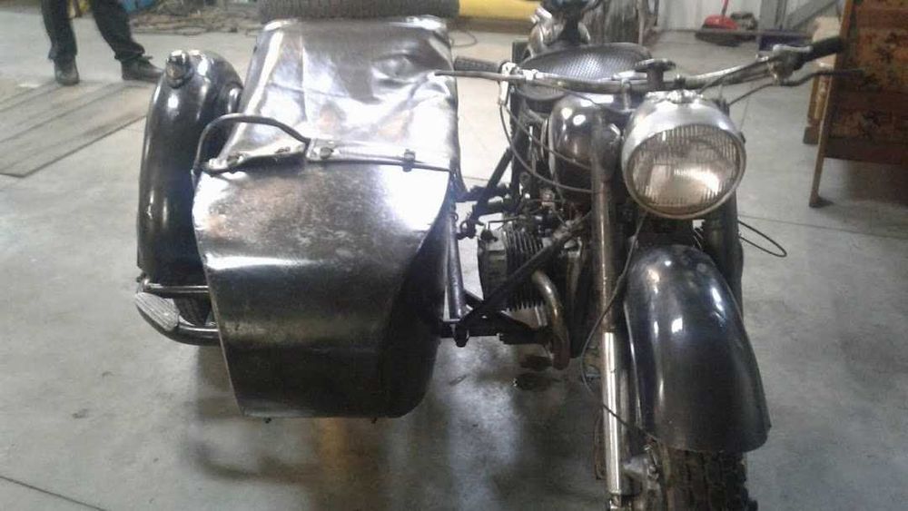 Motocicletă Dnepr K750 cu atas