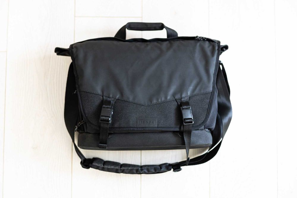 Tenba DNA 13 DSLR Messenger Geanta Foto Negru