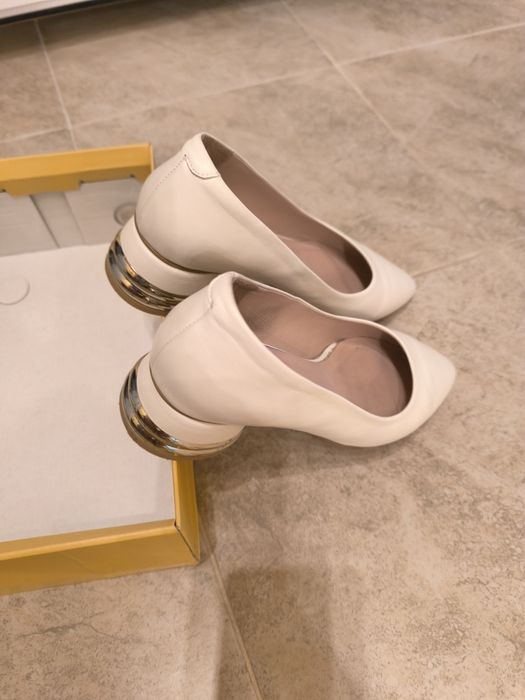 Дамски обувки Sara Pen и clarks