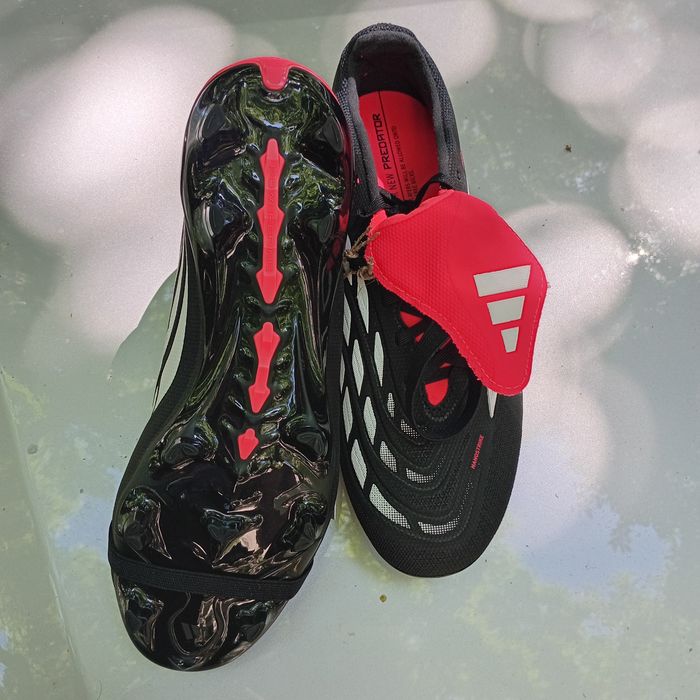 Ghete fotbal Adidas Predator 2025