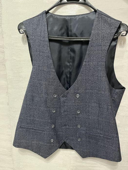 Новый костюм,очень красивый