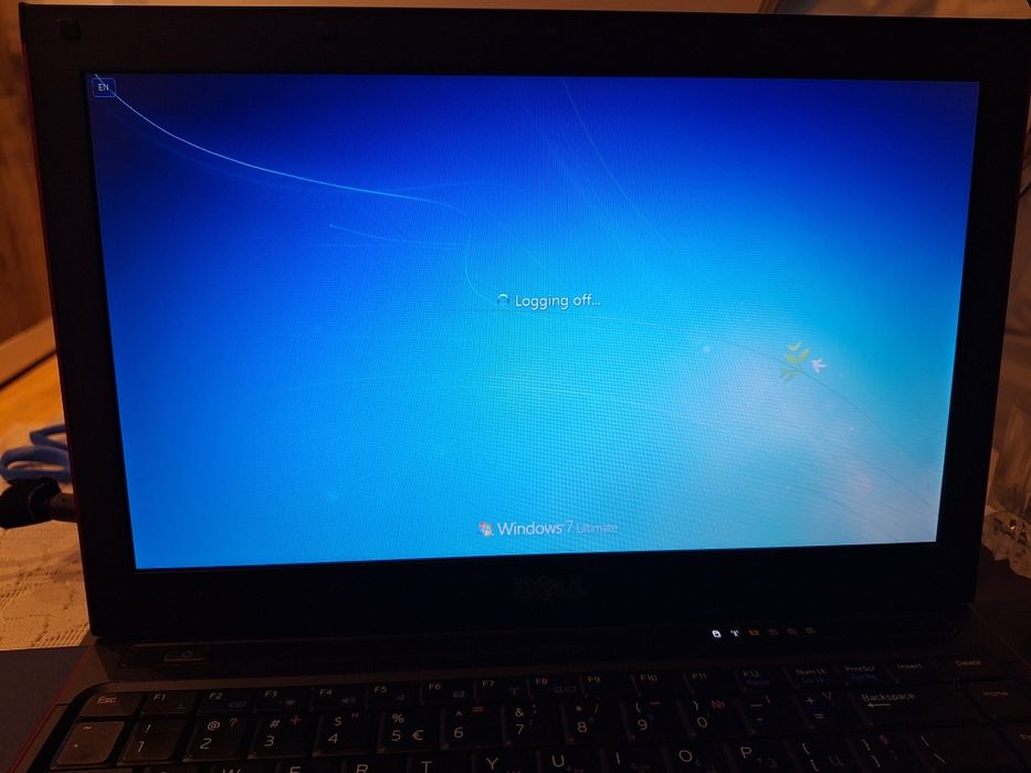 лаптоп Dell Vostro V130