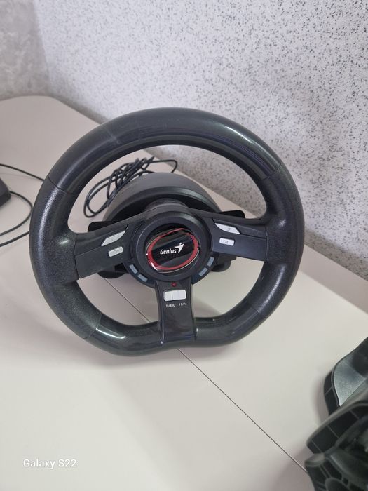 Игровой руль  с пидалями