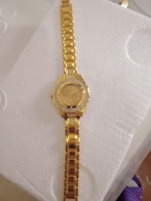 Продается часы женские.