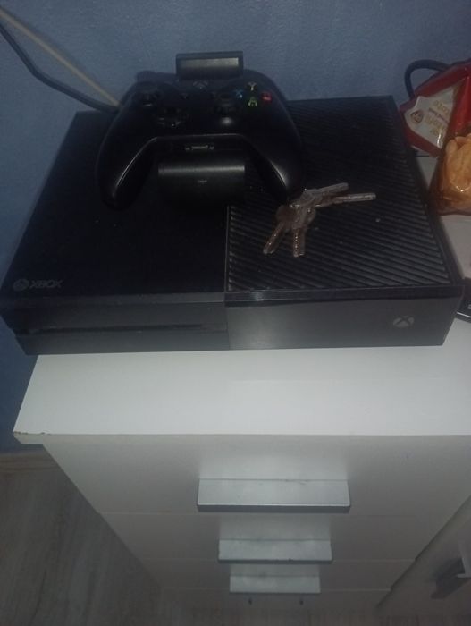 Xbox one cu 2 manete și 25 jocuri