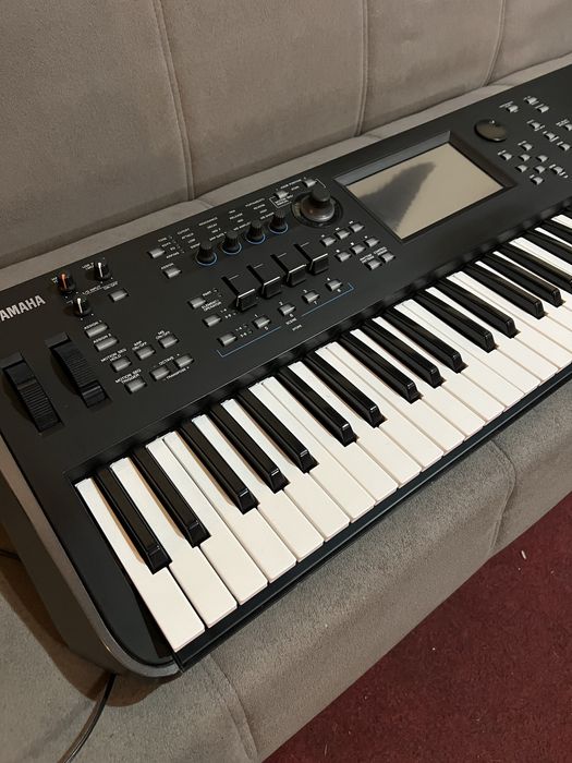 Clapa Yamaha Modx6 cu husa si set personal