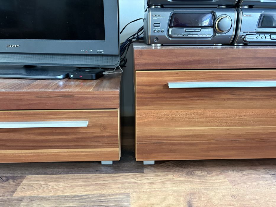 Шкаф за хол с два стенни рафта