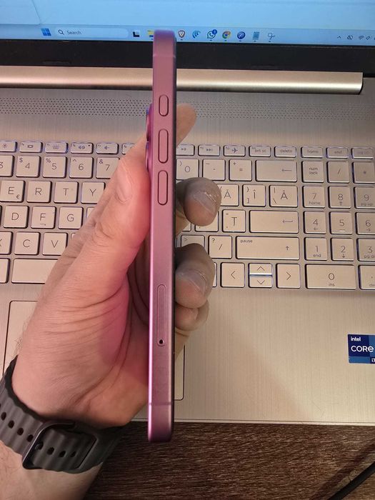 iPhone 16 Roz, 128GB, baterie 98%, stare excelentă