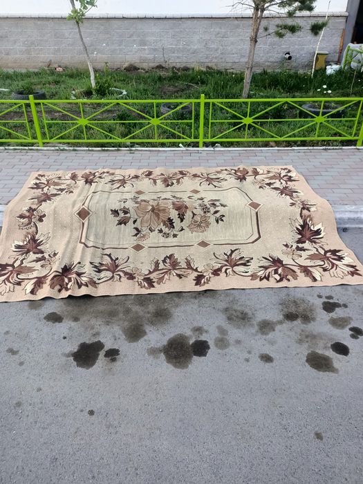 Отдам ковры паласы и чемодан