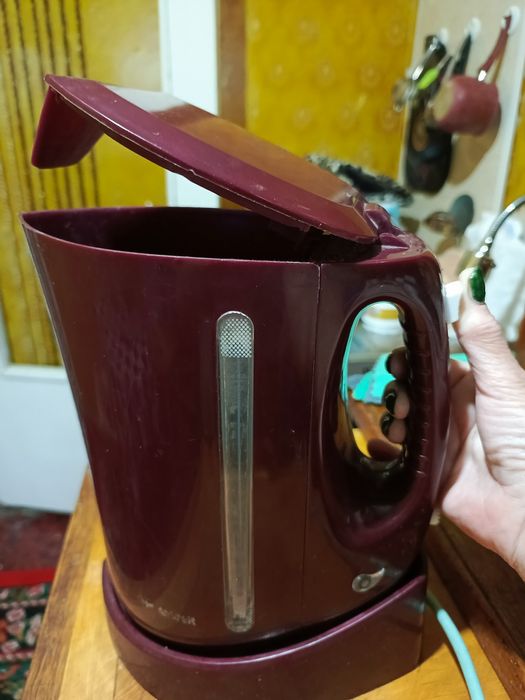 Продаю электро-чайник б/у