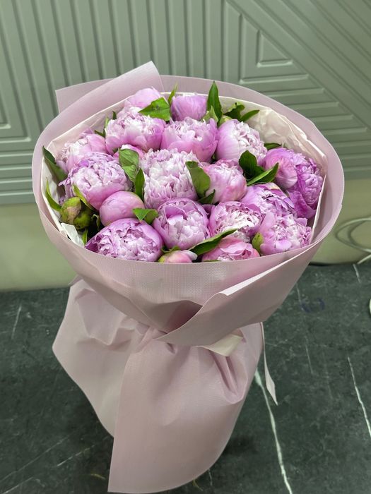 Букет свежих пионов