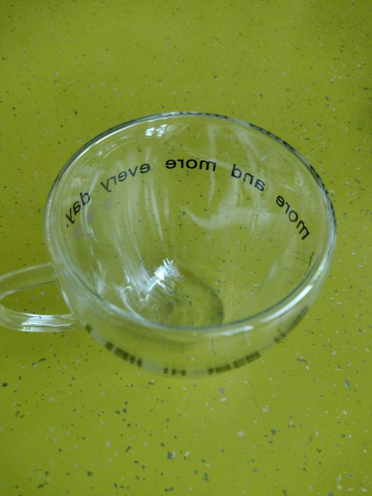 Стъклена чаша с двойно дъно под формата на сърце