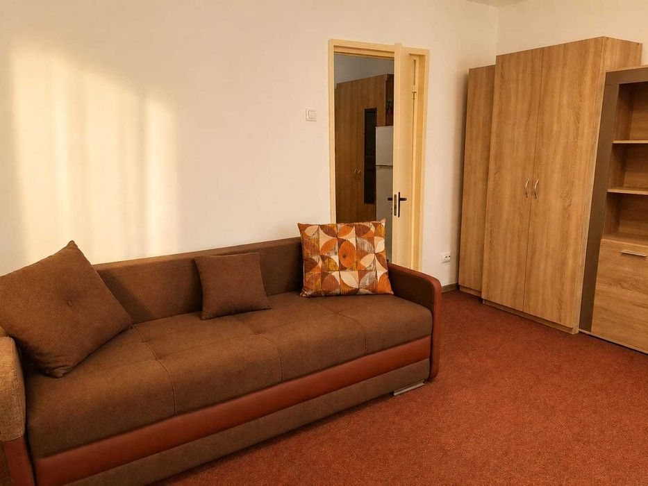 Garsoniera de inchiriat in oras Hunedoara, zona centrala, mobilata si utilata complet, 190 euro (1000 lei) luna