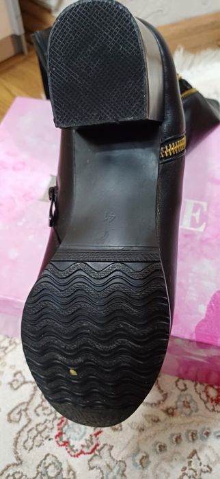 Продам женские сапоги