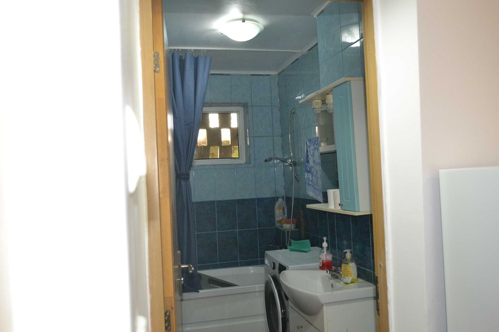 Inchiriez apartament 2 camere zona Comisariat