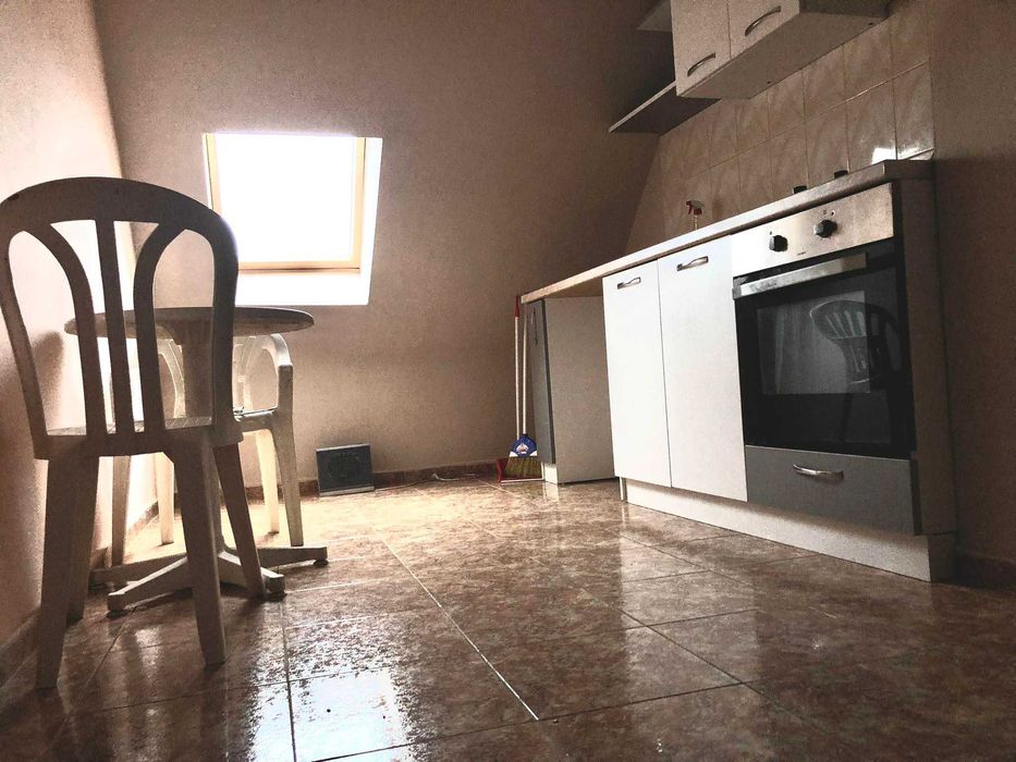 Дава се под наем Двустаен апартамент в Бургас, Изгрев - 83 кв.м за 190 € - Снимка #1