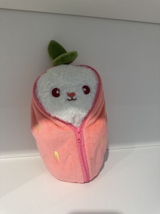 Игрушка клубничка