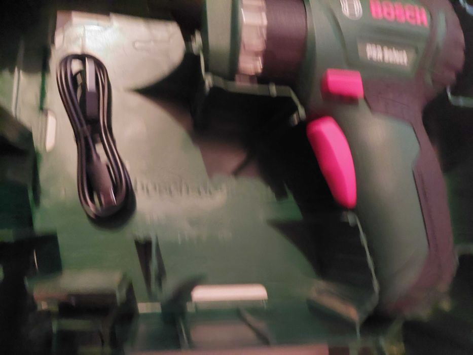 Bosch винтоверт със приставки за гипсокартон и други.