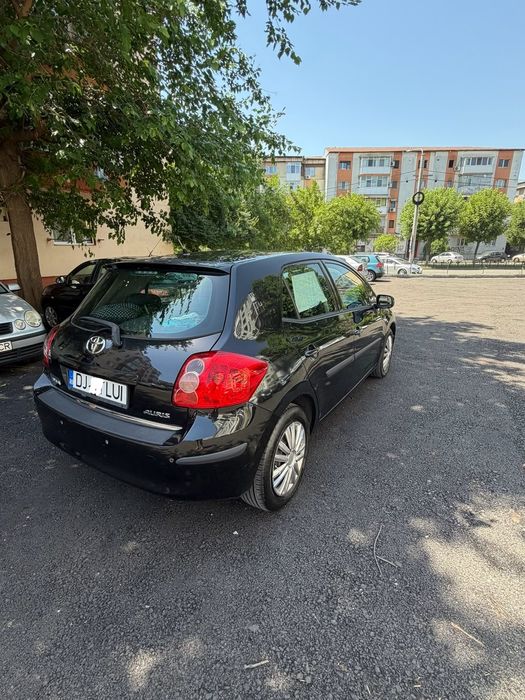 Vând Toyota Auris