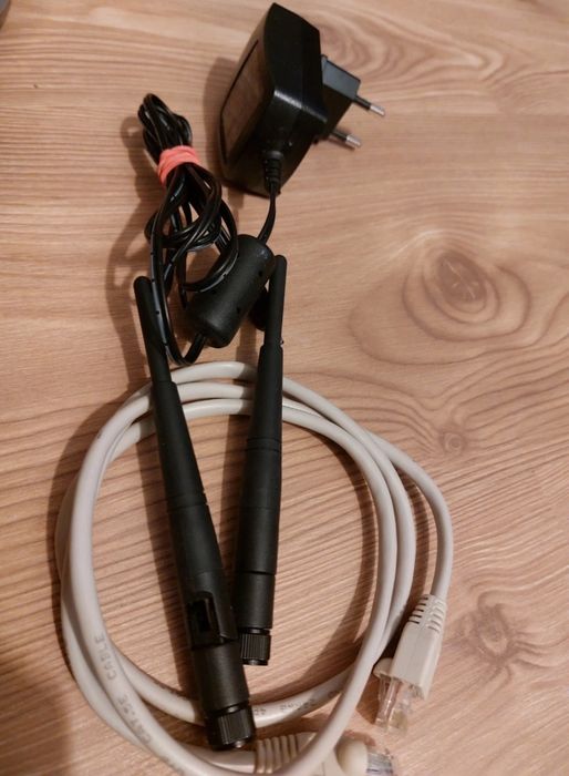 Vând Sitecom Wireless Range Extender 300N, perfect funcţional!