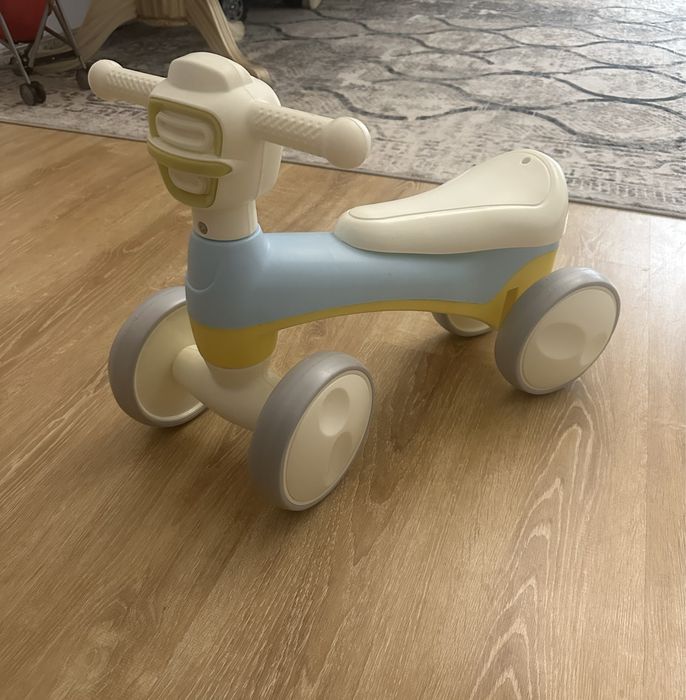 Продам почти новый толокар