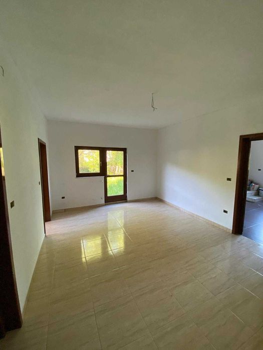 Casă spațioasă cu o curte generoasa – Gata să o amenajezi cum vrei!