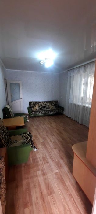 Диван с креслами и столиком