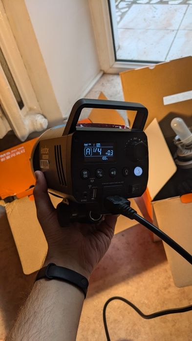 Вспышка Godox MS200