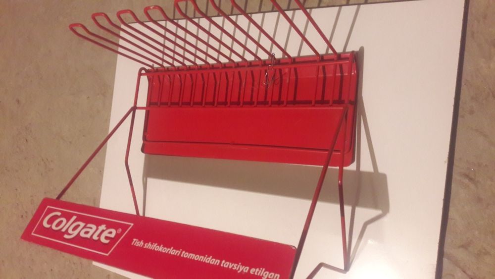 Подставка и пластик канистры