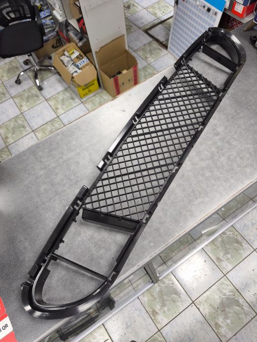 BMW E60 решотка туманки бампера