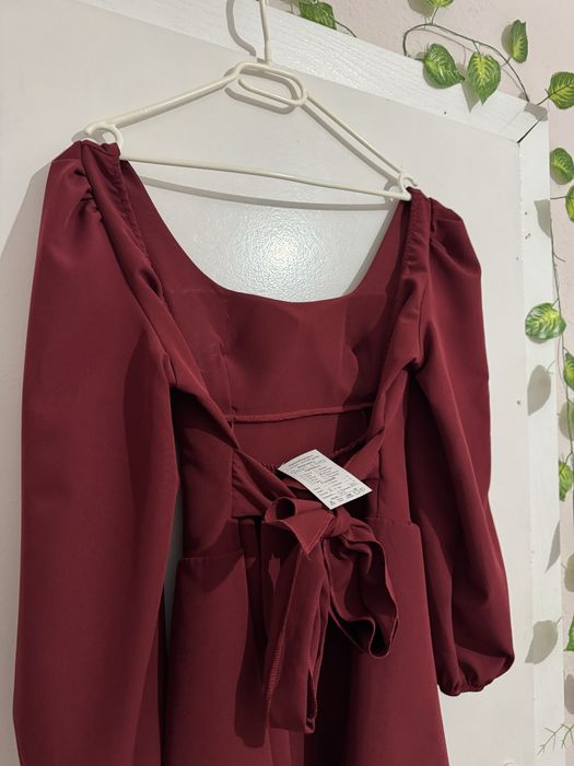 Чисто нова рокля с дълъг ръкав и етикет