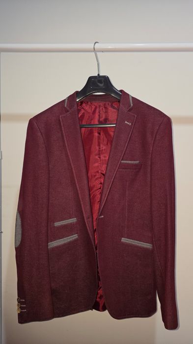 Set bărbătesc sacou si pantaloni. Sacou Luisero, visiniu, bumbac 100%, slim fit, mărimea 54, nou + pantaloni negri vâscoză, model pana, mărimea 34