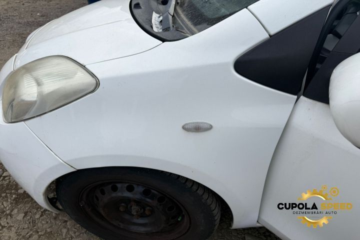 Aripa fata stanga cod culoare 068 Polar White Toyota Yaris XP9 [2005