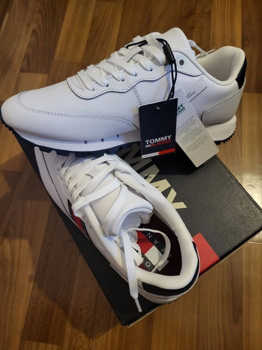 Продам мужские кроссовки