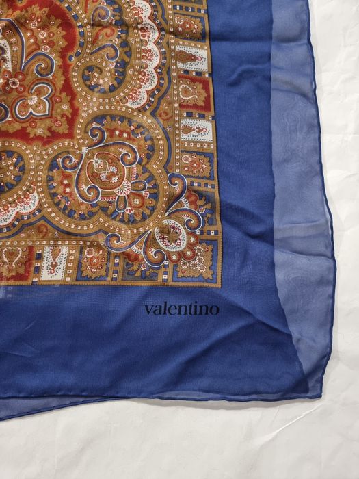 Valentino sal de matase