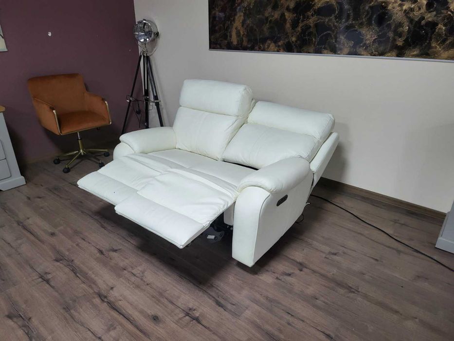 Бял кожен диван двойка La-z-boy с електрически релакс механизъм