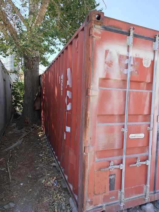 Продам 2 контейнера